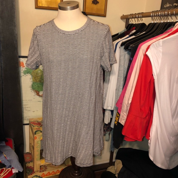 LOFT Dresses & Skirts - Loft black white striped short sleeve swing dress